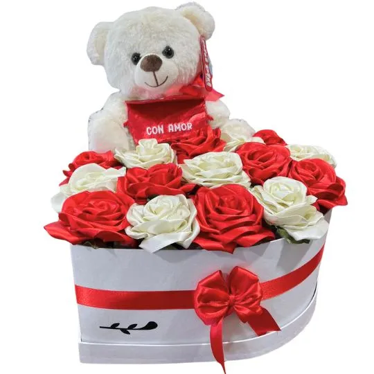 caja corazon con peluche te amo y flores de raso 